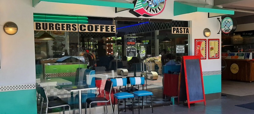 My Observations: Fatmelts Diner is Back and Now Has a&nbsp;Cafe