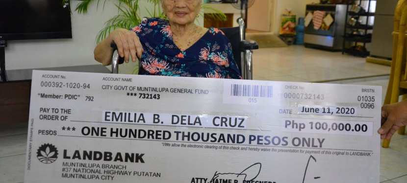 Muntinlupa Centenarian receives P100K from City Government