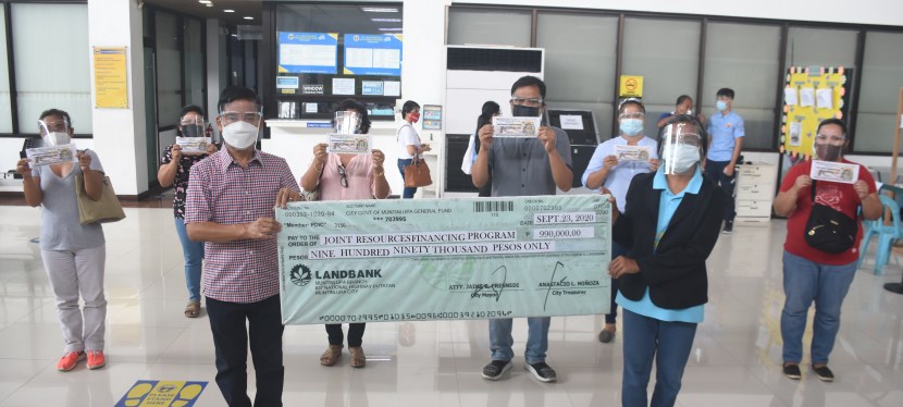 COVID-19 Crisis: Muntinlupa City Government grants zero-interest loan to 112 “Muntipreneurs” to help them recover amid&nbsp;pandemic