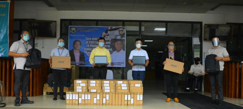 COVID-19 Crisis: Muntinlupa City Government turns over 2,557 laptops, 28 photocopiers to public school&nbsp;teachers
