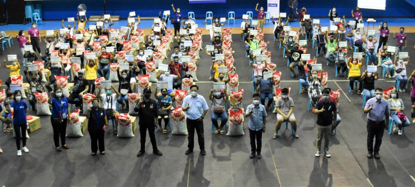 DTI-NCR provides carinderia kits to 75 “Muntipreneurs,” Mayor Fresnedi receives Resilience&nbsp;award