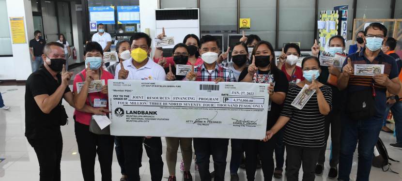 COVID-19 Crisis: Muntinlupa City Government grants zero-interest loan to 200 “Muntipreneurs” to help them recover amid&nbsp;pandemic