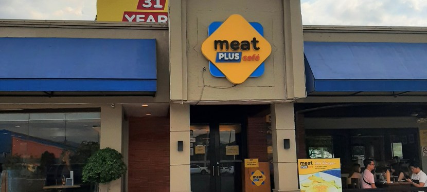 I had a nice burger meal at Meat Plus Café in Subic&nbsp;Bay